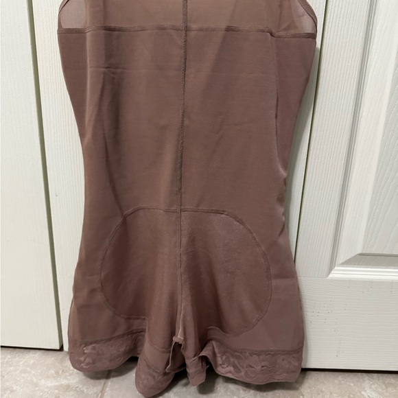 Women’s shape wear tummy control suit - Picture 2 of 8